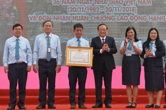 Trường ĐH Sài Gòn nhận Huân chương Lao động Hạng Ba ảnh 1