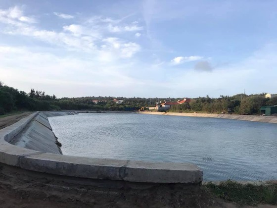 Một học sinh tử vong thương tâm dưới hồ nước ngay cạnh trường học ảnh 1