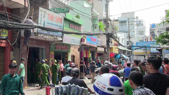 Nghi án chồng sát hại vợ rồi phóng hoả đốt nhà tự vẫn ảnh 1