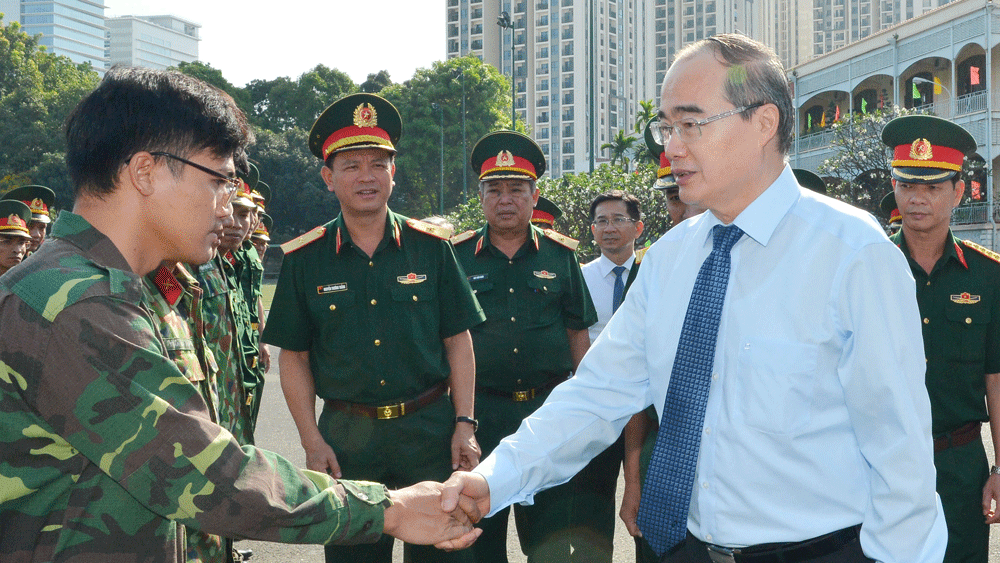 Lãnh đạo TPHCM thăm, chúc tết các cá nhân, đơn vị ảnh 1