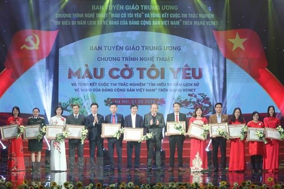 Trao giải cuộc thi tìm hiểu 90 năm lịch sử vẻ vang của Đảng ảnh 1