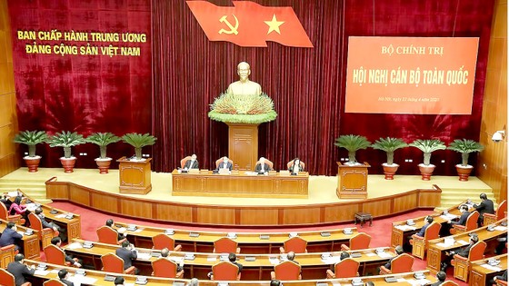 Phải đặt lợi ích của Đảng, của đất nước, nhân dân lên trên hết ảnh 1