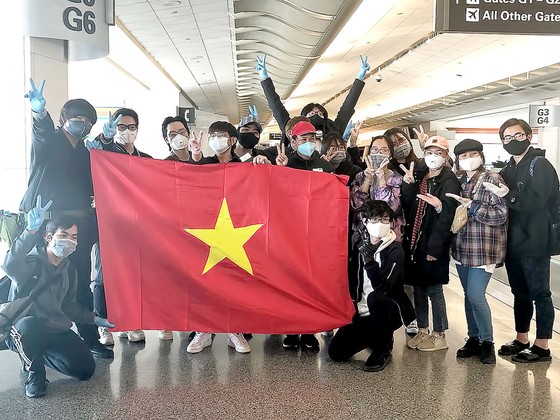 Tổ quốc không xa! ảnh 1