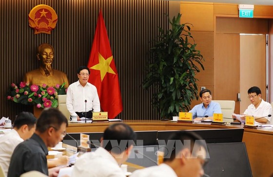 Phó Thủ tướng Phạm Bình Minh chủ trì cuộc họp. Ảnh: TTXVN