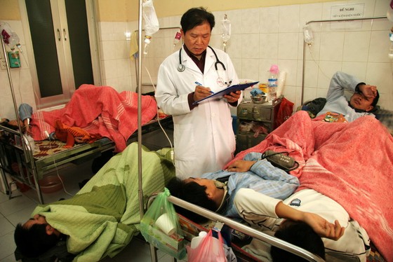 Tích cực thực hiện chương trình giảm quá tải bệnh viện ảnh 2