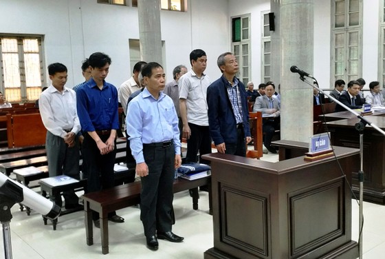 Xét xử vụ vỡ đường ống nước sông Đà - 2 nhân vật quan trọng vắng mặt ảnh 1