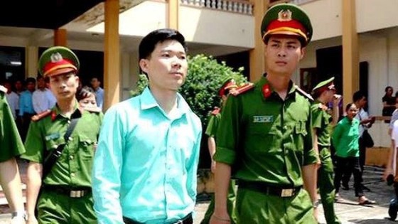 Vụ tai biến chạy thận tại Hòa Bình: Thu hồi chứng chỉ hành nghề của bác sĩ Hoàng Công Lương ảnh 1