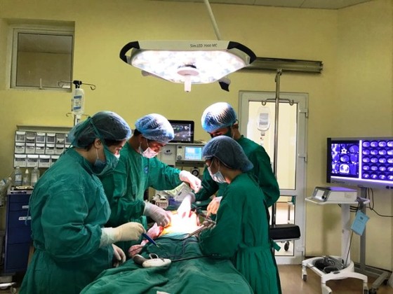 Phẫu thuật thành công khối u thận “khủng” ở bé gái 6 tuổi ảnh 2
