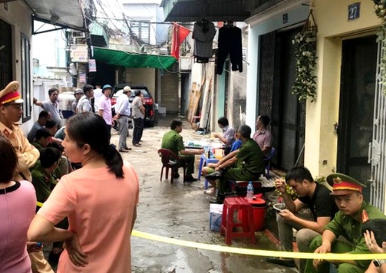 Nổ tung mái nhà, 1 phụ nữ thiệt mạng ảnh 1