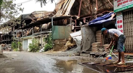 Chợ vẫn họp xung quanh khu vực xảy ra vụ cháy Công ty Rạng Đông ảnh 10