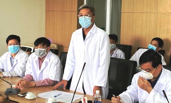 Thứ trưởng Nguyễn Trường Sơn: Phải nghiêm khắc hơn để thầy thuốc không bị lây nhiễm ảnh 1