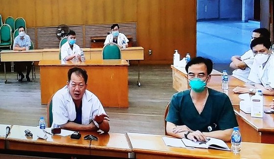 Không thể cách ly nhân viên y tế Bệnh viện Bạch Mai như người bình thường ảnh 1