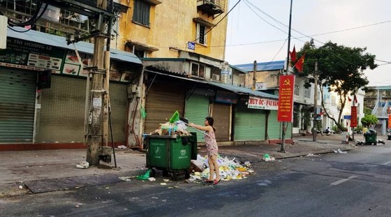 Hà Nội 'ngộp thở' vì ùn ứ rác thải ảnh 5