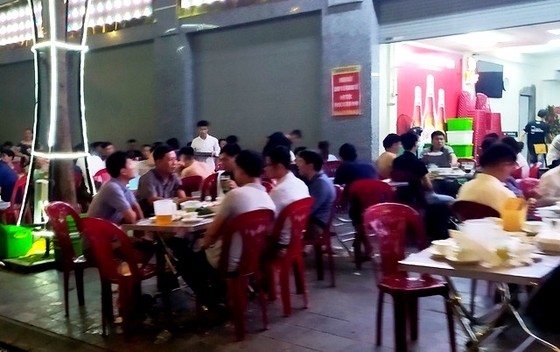 Dịch Covid-19 ở Hà Nội lây nhiễm thứ phát, người dân vẫn thờ ơ ảnh 1