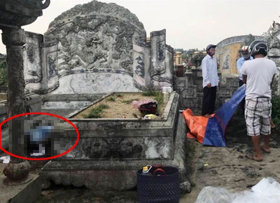 Đi chăn vịt phát hiện thi thể một người đàn ông đang phân hủy trong nghĩa trang ảnh 1