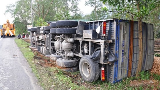 Liên tiếp xảy ra 3 vụ tai nạn giao thông trong 1 giờ đồng hồ ảnh 1