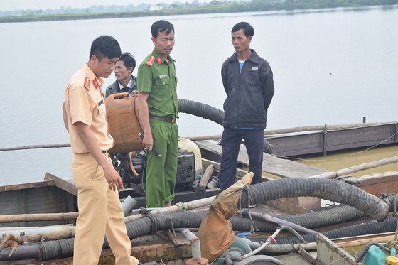 Trộm cát chuyển hướng về cuối nguồn sông Hương ảnh 2