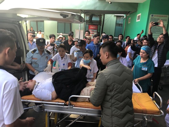 Xe khách chở 26 người rơi xuống vực đèo Hải Vân, đã có 1 người tử vong ảnh 6