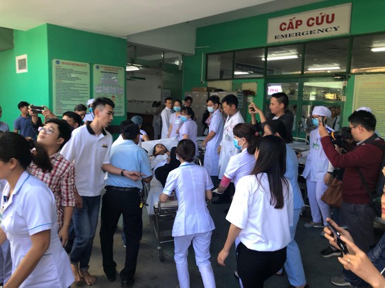 Xe khách chở 26 người rơi xuống vực đèo Hải Vân, đã có 1 người tử vong ảnh 8