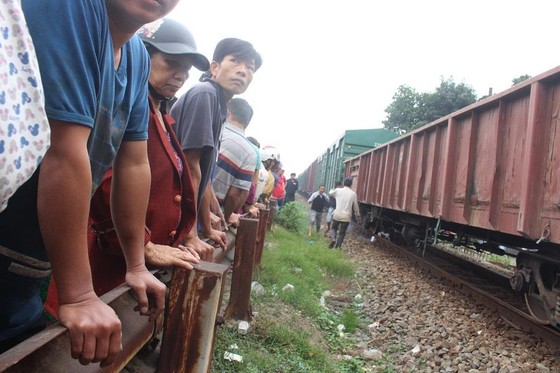 Tai nạn đường bộ và đường sắt khiến 2 người chết thảm ảnh 2