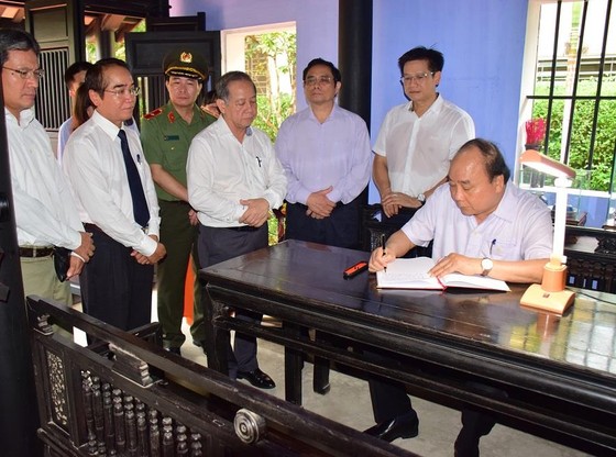 Thủ tướng Nguyễn Xuân Phúc thăm ngôi nhà Bác Hồ tại Huế ảnh 3