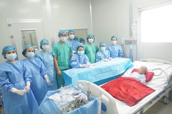 Lần đầu ghép tế bào gốc cho bệnh nhi u nguyên bào thần kinh ảnh 2