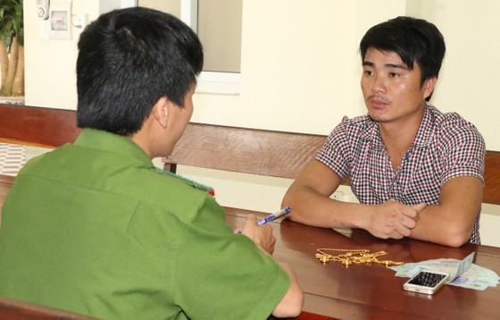 Bắt đối tượng chuyên dùng thẻ cào điện thoại lừa đảo chiếm đoạt tài sản ảnh 1