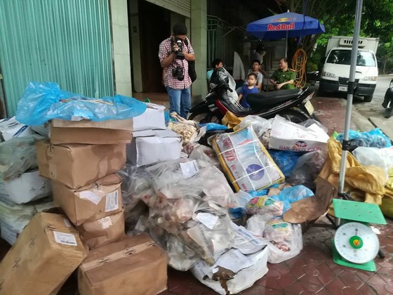 Phát hiện gần 1 tấn thực phẩm đông lạnh “bẩn“ ảnh 1