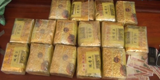 Bắt đối tượng vận chuyển 15kg ma túy đá từ Lào vào Việt Nam ảnh 2
