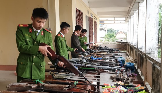 Thu hồi hơn 200 khẩu súng và nhiều vũ khí, công cụ hỗ trợ ảnh 2