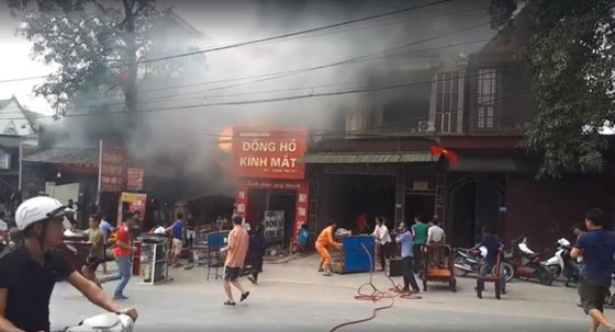 Cháy lớn tại Hà Tĩnh, nhiều nhà dân cùng tài sản bị thiêu rụi ảnh 7