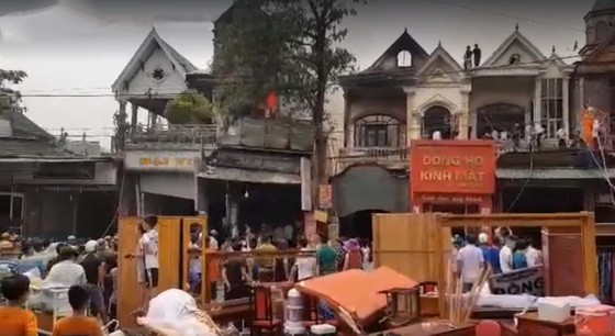 Cháy lớn tại Hà Tĩnh, nhiều nhà dân cùng tài sản bị thiêu rụi ảnh 12