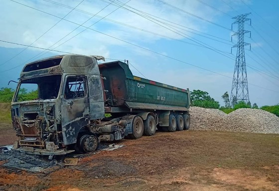Thêm xe ô tô bốc cháy ở Hà Tĩnh ảnh 2