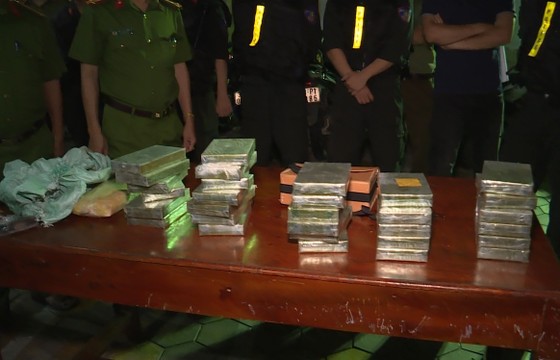 Bắt giữ 2 đối tượng vận chuyển 30 bánh heroin, 6.000 viên ma túy tổng hợp ảnh 5