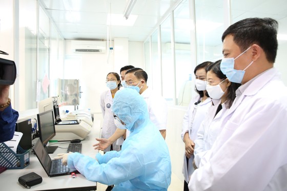 Hà Tĩnh ra mắt phòng xét nghiệm chẩn đoán Covid-19 ảnh 3