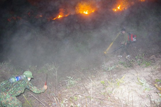 Chữa cháy rừng tại Hà Tĩnh