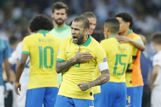 Đánh bại Peru với 10 người, Brazil vô địch Nam Mỹ sau 12 năm ảnh 1