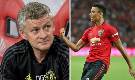 HLV Solskjaer tiết lộ lý do lập kỷ lục với Maguire ảnh 1