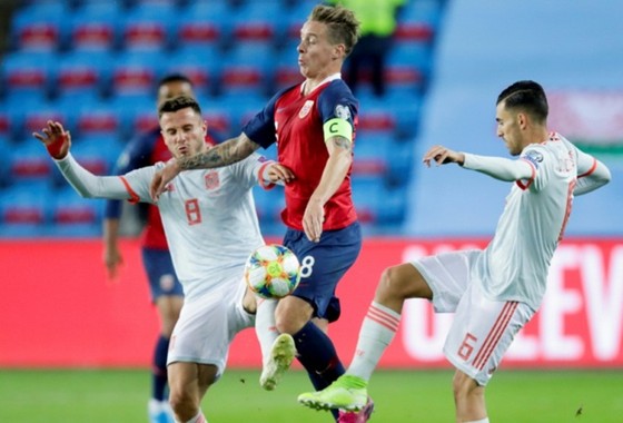 Vòng loại EURO 2020: Italia giành vé, Tây Ban Nha phải chờ vì mất điểm phút cuối ảnh 1