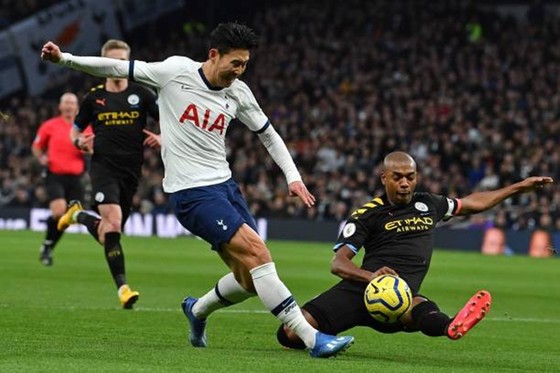 Fernandinho ủng hộ Pep, kêu gọi người hâm mộ đồng lòng ảnh 1