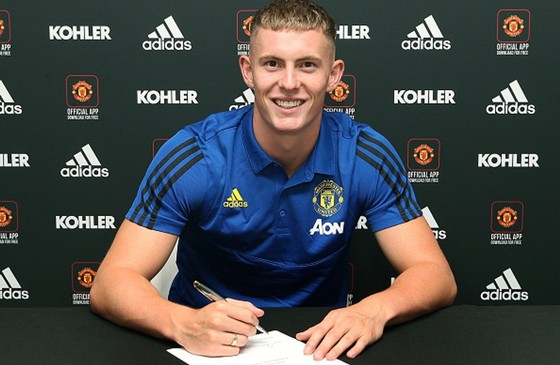 Quỷ đỏ khó xử vì “hàng dôi dư” Dean Henderson ảnh 1