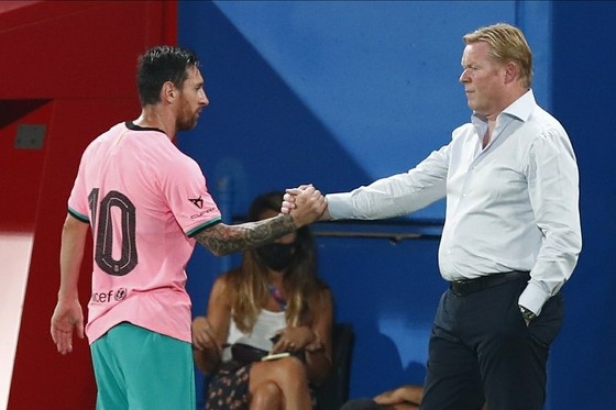 HLV Ronald Koeman khẳng định có mối quan hệ tốt với Lionel Messi. Ảnh: Getty Images