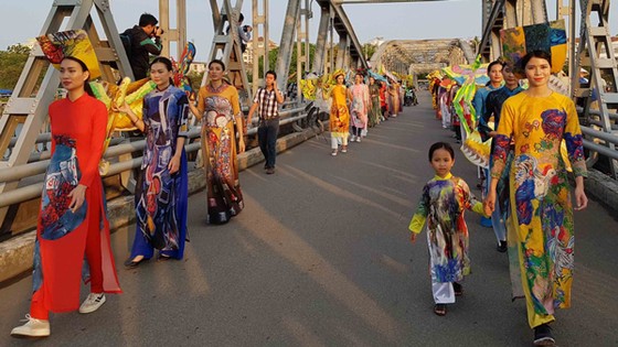 320 nghệ nhân, thợ thủ công dự lễ rước “Tinh hoa nghề Việt“ ảnh 5