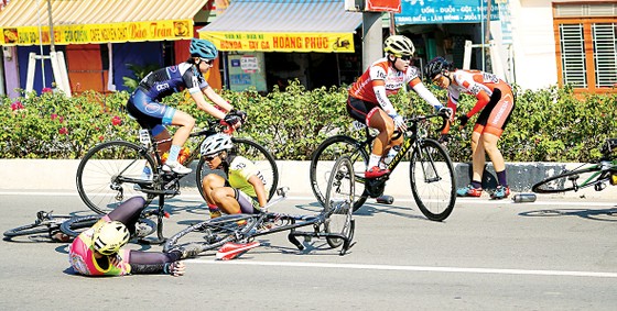Bóng hồng đường đua ảnh 2