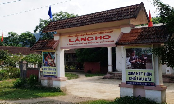 Trường Sơn - 10 năm trở lại - Bài 1: Ánh điện văn minh ở Làng Ho ảnh 1