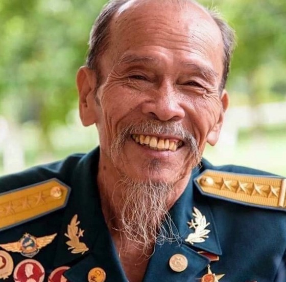 Chuyện về người Anh hùng chân đất... ảnh 2