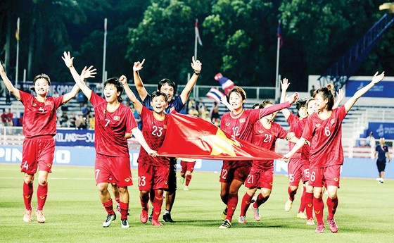 Chung kết bóng đá nữ Việt Nam - Thái Lan 1-0: Xứng danh nữ hoàng SEA Games ảnh 1
