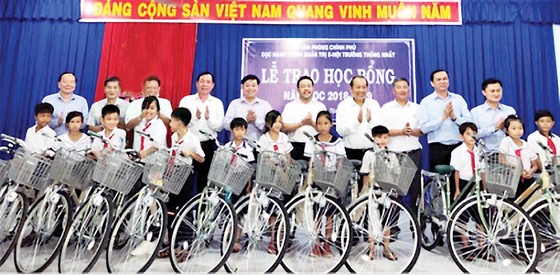 Tập đoàn Đất Xanh tài trợ 1 tỷ đồng xây dựng nhà đại đoàn kết tỉnh Hậu Giang ảnh 1