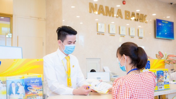 Nam A Bank trao tặng 2 phòng cách ly áp lực âm và 40 giường y tế chống dịch Covid-19 ảnh 1
