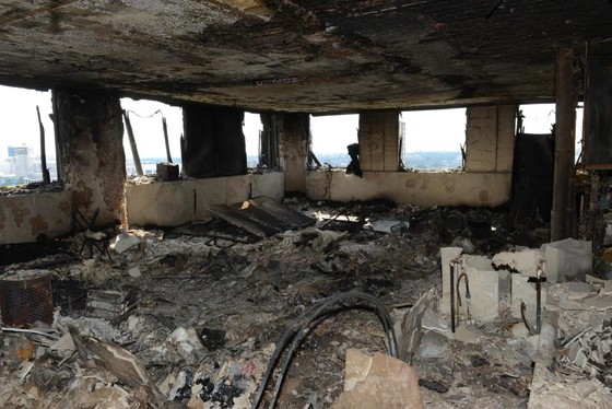Những hình ảnh đầu tiên bên trong tòa nhà Grenfell Tower ảnh 1